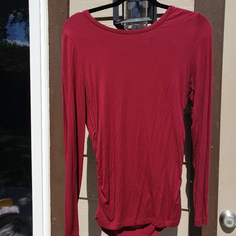 Maroon tshirt